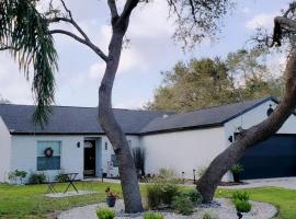 La Casita Retreat by Lake Theresa: Deltona şehrinde bir otel