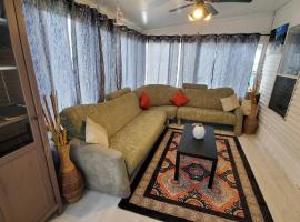 포트 콜버른에 위치한 호텔 Quarry View Cottage by beach at Sherkston Shores