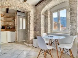Romantic Rooftop View Hideaway- Old Town Nr 404