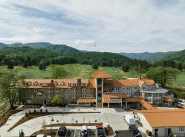 Waynesville Inn and Golf Club, Tapestry Collection by Hilton, hotel din Waynesville