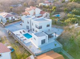 Villa Ancora, Luxury Villa with Pool, hotel a Kornić