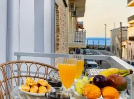 Sea & City - Luxury Maisonette Steps from the Beach with Private Terrace