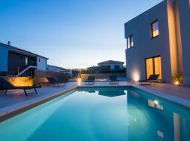 Villa Ancora, Luxury Villa with Pool、コーニッチのホテル