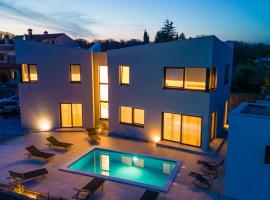 Villa Ancora, Luxury Villa with Pool, hotelli kohteessa Kornić