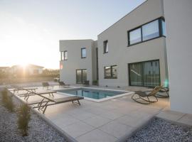 Villa Ancora, Luxury Villa with Pool, ξενοδοχείο σε Kornić