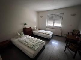 Monteurzimmer Privatzimmer Free WiFi 2P Gemeinschaftsbad, Hotel in Hausbreitenbach