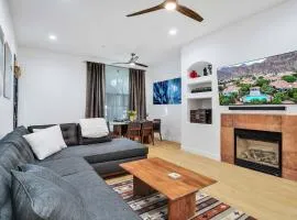 Fabulous King 2BR-2BA-2Car Legacy Villa near Pool