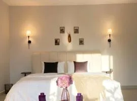 Large stylish studio in Medina Save 20new