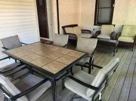 Cozy W fireplace Near DT Libertyville and Naval Base