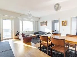 Seaview & lots of sunlight