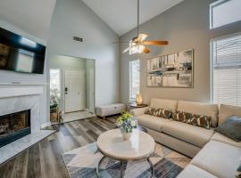 Pet Friendly! Renovated Arlington Home Near AT&T, Hotel in Arlington