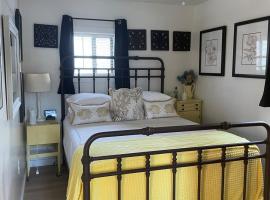 Private Cottage Near Flagler Beach, Quiet Private Property, 2 Guests Only, hotelli kohteessa Bunnell