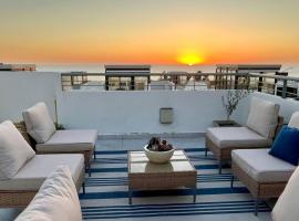 Baja Ocean View 3 BR Panoramic Terrace & Private Jacuzzi 8pp, hotel v destinaci Rosarito