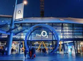 Luxury Property Near O2 sleeps 6