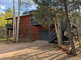 Family-Friendly Mountain Cabin, Pet Friendly! Near Angel Fire Ski Resort