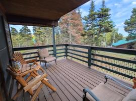 Family-Friendly Mountain Cabin, Pet Friendly! Near Angel Fire Ski Resort: Angel Fire şehrinde bir otel