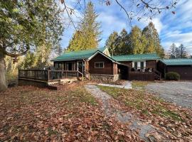 Beautiful Riverfront Home, hotel a Farwell