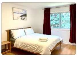 Cozy Queen room with Shared Bath near Seneca Donmills Finch