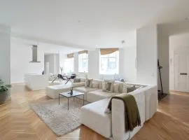 High-End Designer Apartment in City Center