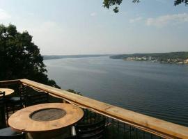 Eagles Nest Motel & Lounge, hotel din Lake Ozark
