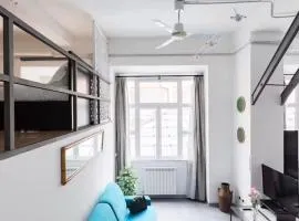 Spacious Loft Steps from Trevi Fountain