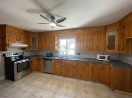 3 BR Apartment Near Wesleyan 202