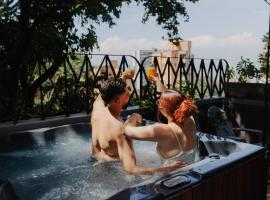 Nomadic Boutique Living and Experience Center: Medellín'de bir otel