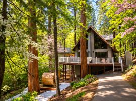 A-Frame Cabin - BBQ, Sauna, Hot Tub, Fire Pit, Projector, hotel em Arnold