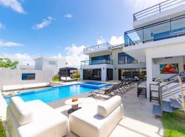 Luxurious 5-bedroom Villa Near Santa Fe, Hotel in Sosúa