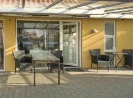 Cozy Apartment In Glesborg With Wifi, hotel a Glesborg