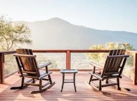 Kozy Oaks 4BR, Amazing Views, HotTub, EV Chrger, 6 Miles to Sequoia