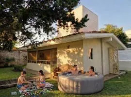 Cabaña cómoda con jacuzzi, palapa y fogata