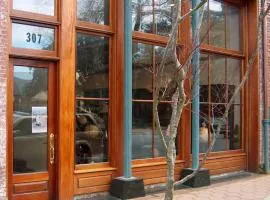 Historic Downtown 2 Bedroom Condo