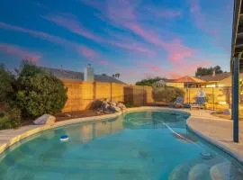 Sparkling Pool Grill Backyard Lounge Oro Valley