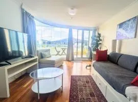 Dana-Central Apartment with Mount Ainslie Views