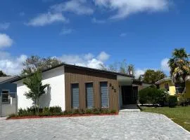 Casa Flamingo Splash Dania Beach Vibes!