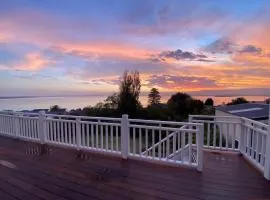 Home with spectacular views of Lake Illawarra