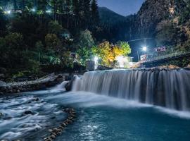 Umbrella Hotel Neelam Valley, hotel Kundālshai városában