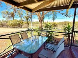 Cozy Wongulla Shack for up to 5 guests, hotel v mestu Wongulla