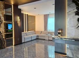 Premium Furnished Home and Free Driver 50 km Per day, Hotel in Ban Samae Dam