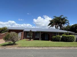 10 Mooya St Battery Hill, Hotel in Caloundra