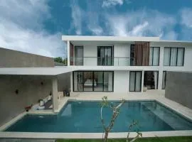 Bulle Jimbaran, Pool, patio & Nusa Dua beach