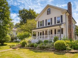 Cordelia by AvantStay Amazing Backyard 10mins from Stockbridge, hotel di Lee City