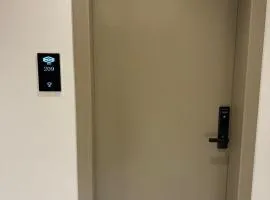 شقق الخمسين