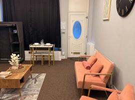 Studio Aurelia - Oldham city centre, hotell i Oldham