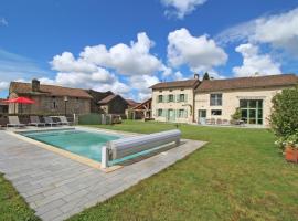 Le genie de la foret, Hotel in Compreignac