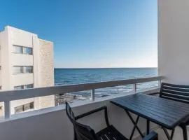 Flirty Flamingo Seaview Apartment