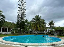 Acogedora villa para 3, hotelli kohteessa La Pascuala