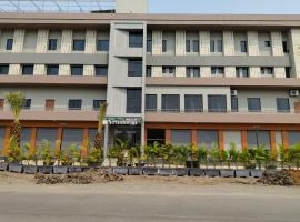 Hotel Raas Vrindavan، فندق في Laling