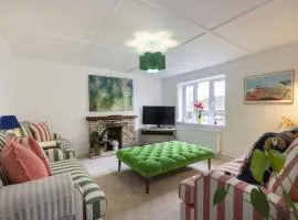 Cosy 2 Bed Cotswold Stone Cottage in Cirencester